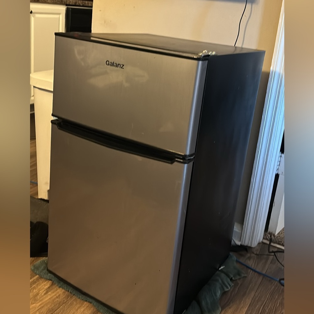 Mini fridge